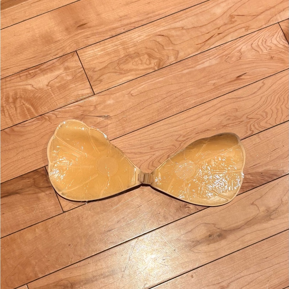 Strapless Adhesive Bra in Nude